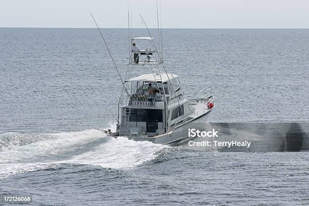 Устав Лодке Идет На Море — стоковые фотографии и другие картинки Чартерная лодка - Чартерная лодка, Морское судно, Ловить рыбу