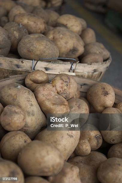 Bushel Z Ziemniaków - zdjęcia stockowe i więcej obrazów Bez ludzi - Bez ludzi, Brązowy, Fotografika