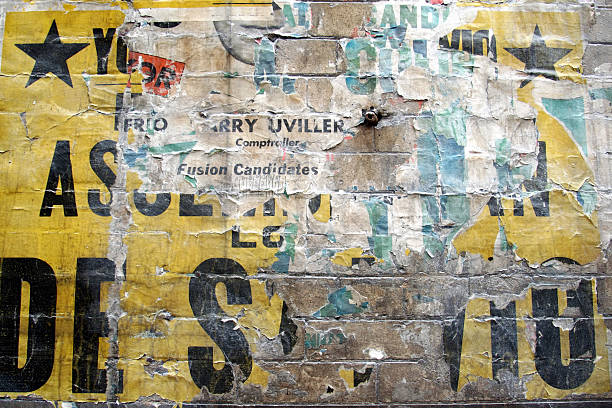 tabellone poster a parete e strappato sfondo di carta strappata - brick sign old wall foto e immagini stock