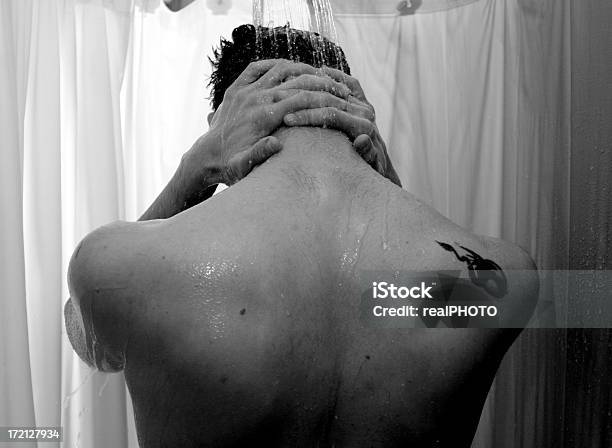 Ducha - Fotografias de stock e mais imagens de Chuveiro - Chuveiro, Homens, Sensualidade