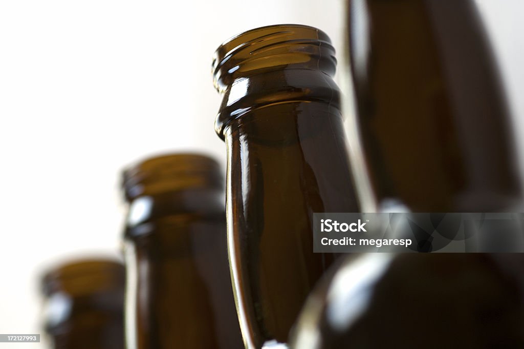 Marrón botellas de cerveza - Foto de stock de Bebida libre de derechos