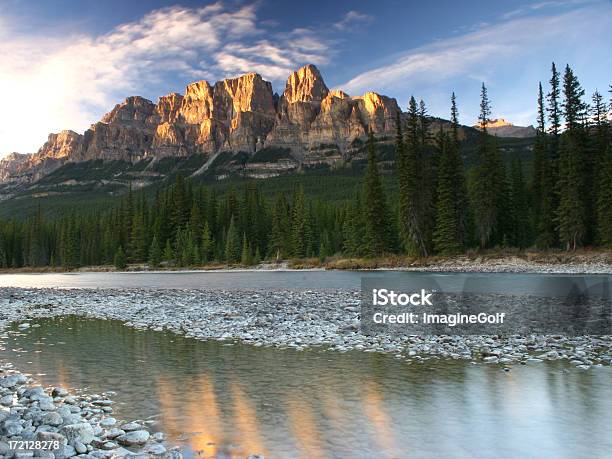 Monte Castle - Fotografie stock e altre immagini di Acqua - Acqua, Alberta, Ambiente