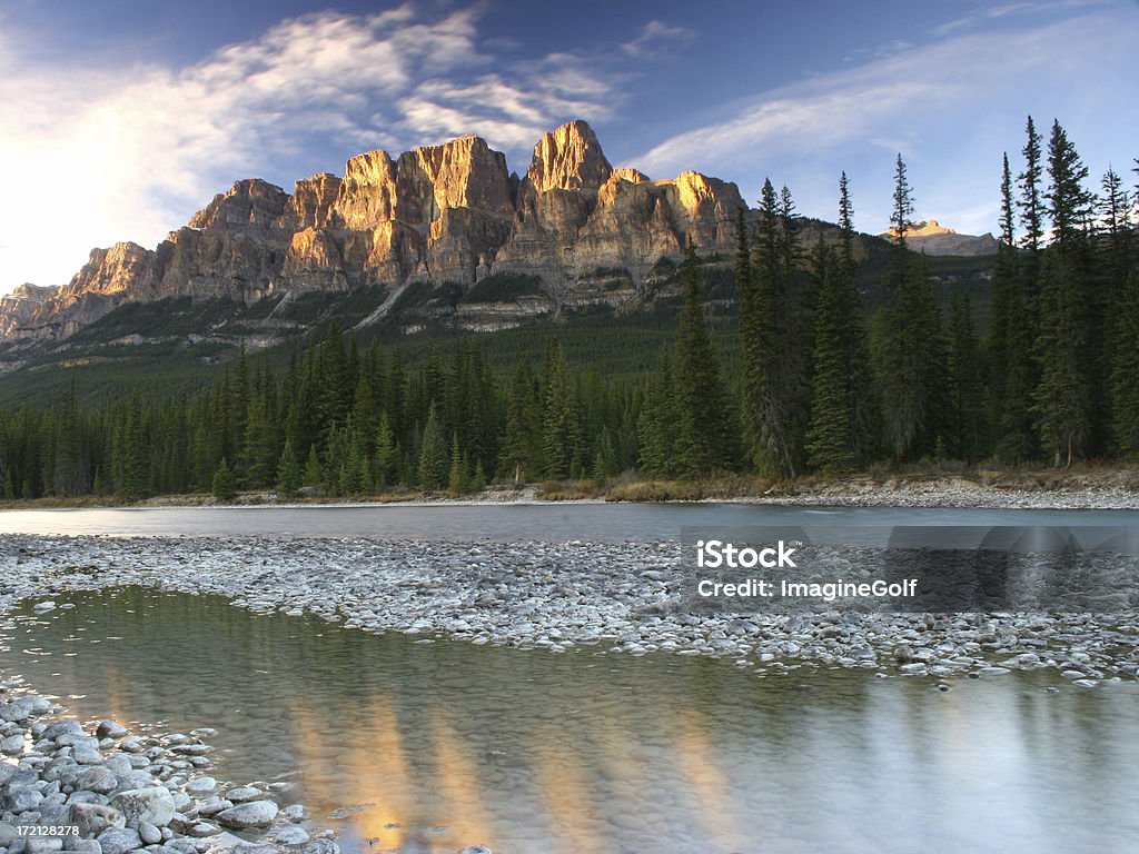 Castle Mountain - Foto de stock de Alberta royalty-free