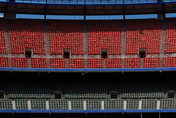 stadio vuoto bleechers - bleachers stadium seat empty foto e immagini stock