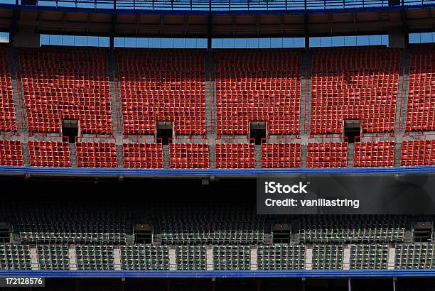 Estádio Vazio Bleechers - Fotografias de stock e mais imagens de Suporte - Suporte, Vazio, Ninguém