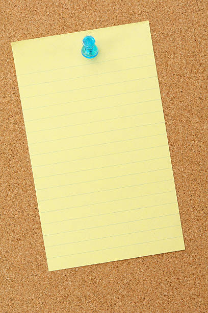 papel amarelo em corkboard - bulletin board note pad lined paper paper - fotografias e filmes do acervo