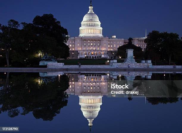 W Nocy Usa Kapitol Budowa - zdjęcia stockowe i więcej obrazów Noc - Noc, Waszyngton DC, Kapitol - Capitol Hill