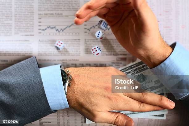 Азартные Игры На Акции — стоковые фотографии и другие картинки Азартные игры - Азартные игры, Бизнес, Бизнесмен