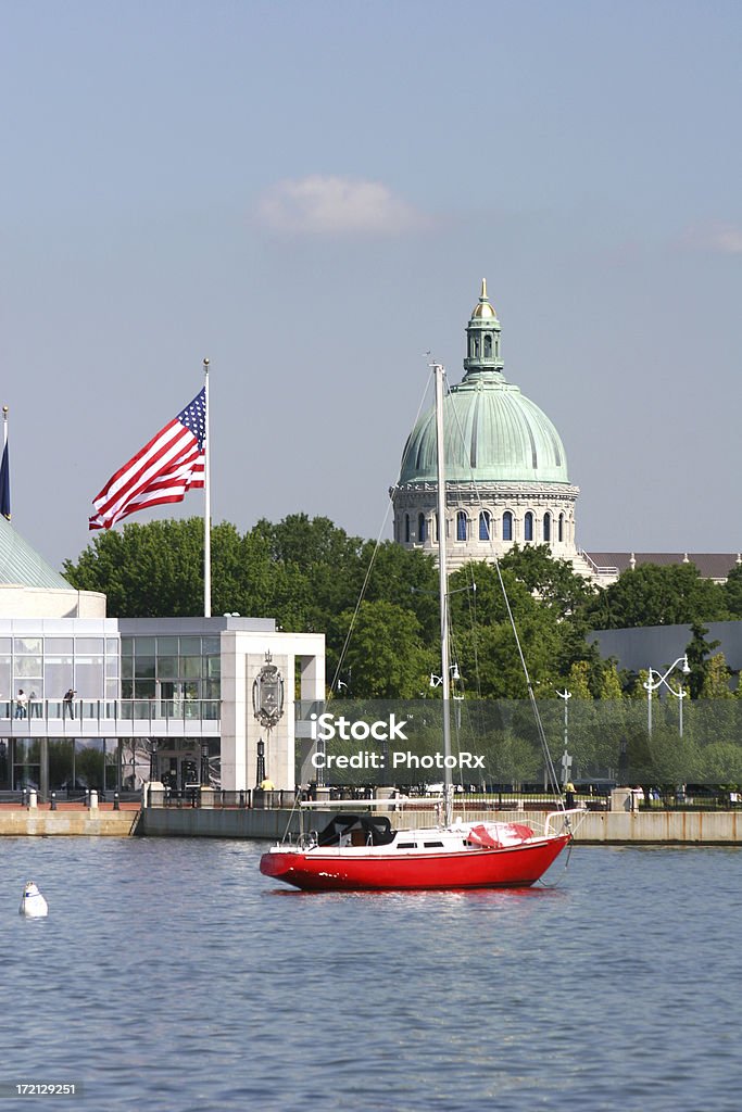 Barcos amarrados en edificio del Capitolio de Annapolis - Foto de stock de Annapolis libre de derechos