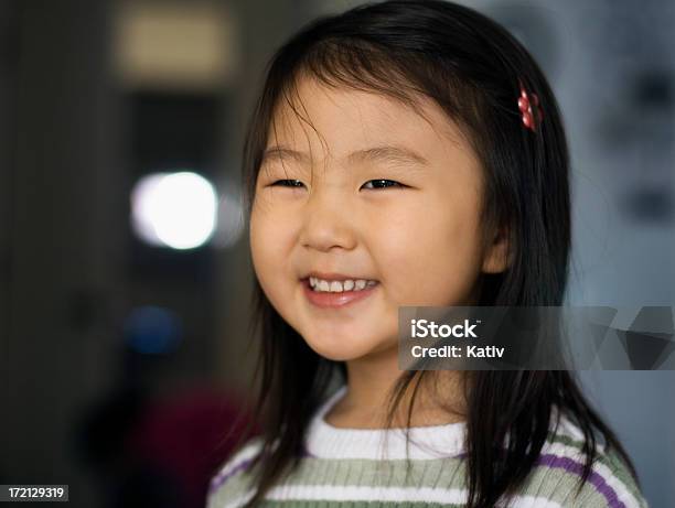 かわいいほほえむ少女 - 2歳から3歳のストックフォトや画像を多数ご用意 - 2歳から3歳, アジアおよびインド民族, アジア文化