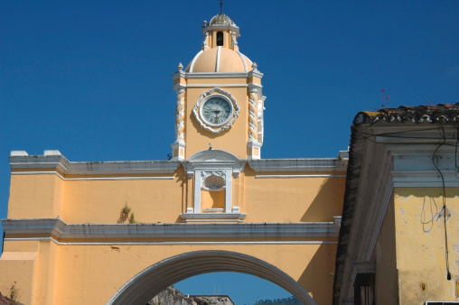 Destroyed twice by earthquakes, this 1548 church was rebuilt in the 1700s to withstand earthquakes and boasts a lovely yellow façade and a huge stone fountain, reputed to be the largest in Central America. It was rumored to be built to allow the nuns to cross the streets unseen.