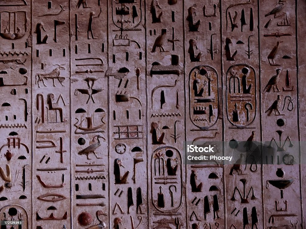Jeroglífico en un templo egipcio - Foto de stock de Akenatón - Faraón libre de derechos