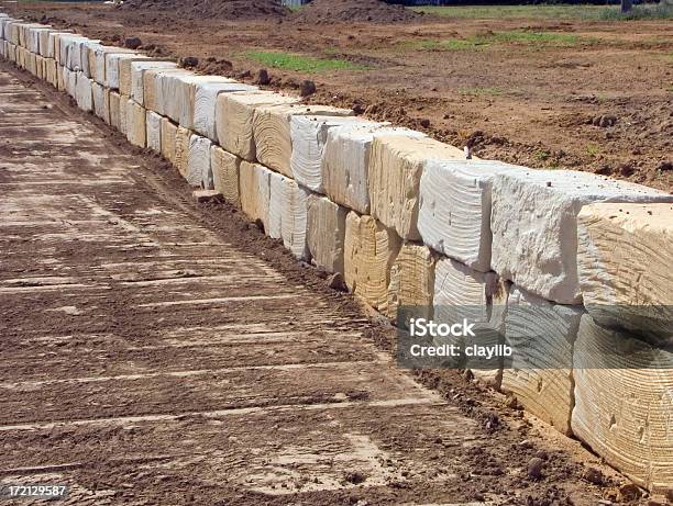 Earthworks Pesado Muro De Sustentação Vista Alargada - Fotografias de stock e mais imagens de Muro de Sustentação