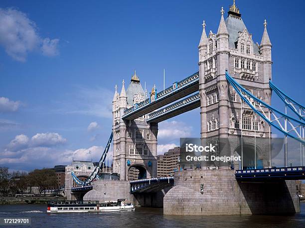 Tower Bridge - Fotografie stock e altre immagini di Ambientazione esterna - Ambientazione esterna, Architettura, Attraversare