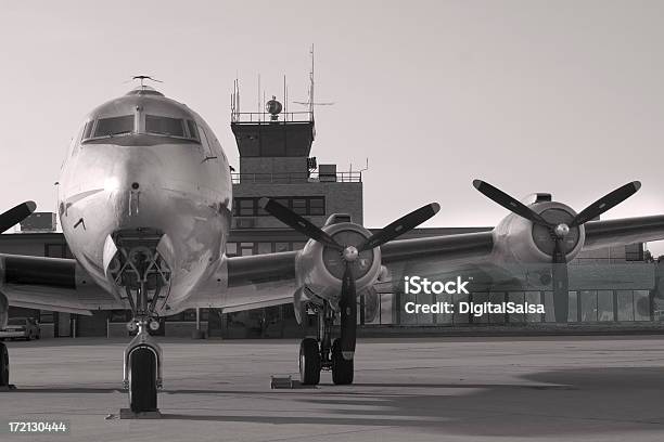 Douglas Dc 4 B W - zdjęcia stockowe i więcej obrazów Powrót do retro - Powrót do retro, Samolot komercyjny, Staromodny