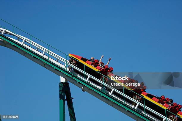 Montaña Rusa Foto de stock y más banco de imágenes de Montaña rusa - Montaña rusa, Vía de tren, Carro