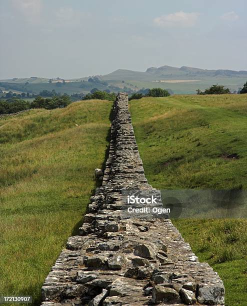 Photo libre de droit de Le Mur Dhadrien Dans Le Nord De Langleterre banque d'images et plus d'images libres de droit de Écosse - Écosse, Angleterre, Antiquité romaine