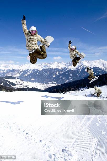 Atleta De Snowboard - Fotografias de stock e mais imagens de Agarrar - Agarrar, Azul, Capacete