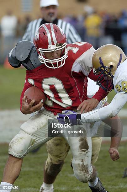 American Football Playerrunning Back - zdjęcia stockowe i więcej obrazów Futbol amerykański - Futbol amerykański, Piłka do futbolu amerykańskiego, Blokowanie