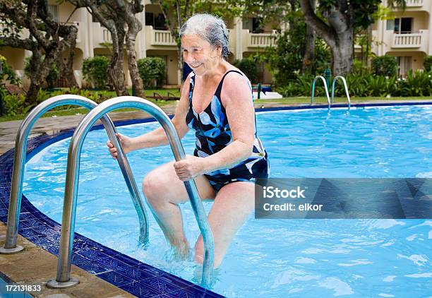 Активные Старший — стоковые фотографии и другие картинки 70-79 лет - 70-79 лет, Активный образ жизни, Активный пенсионер