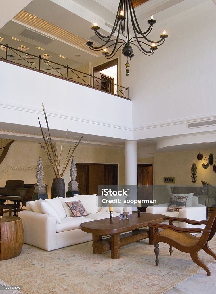 interior de casa de frente para o mar, sala de estar - Foto de stock de Luxo royalty-free