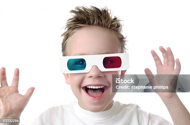 흥분된다 젊은 남자아이 3d 글라스잔 흰색 배경 3D 안경에 대한 스톡 사진 및 기타 이미지 - 3D 안경, 3차원 형태, 아이