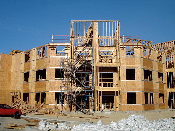 site de construction de bâtiment résidentiel de san fernando valley, en californie - northridge photos et images de collection