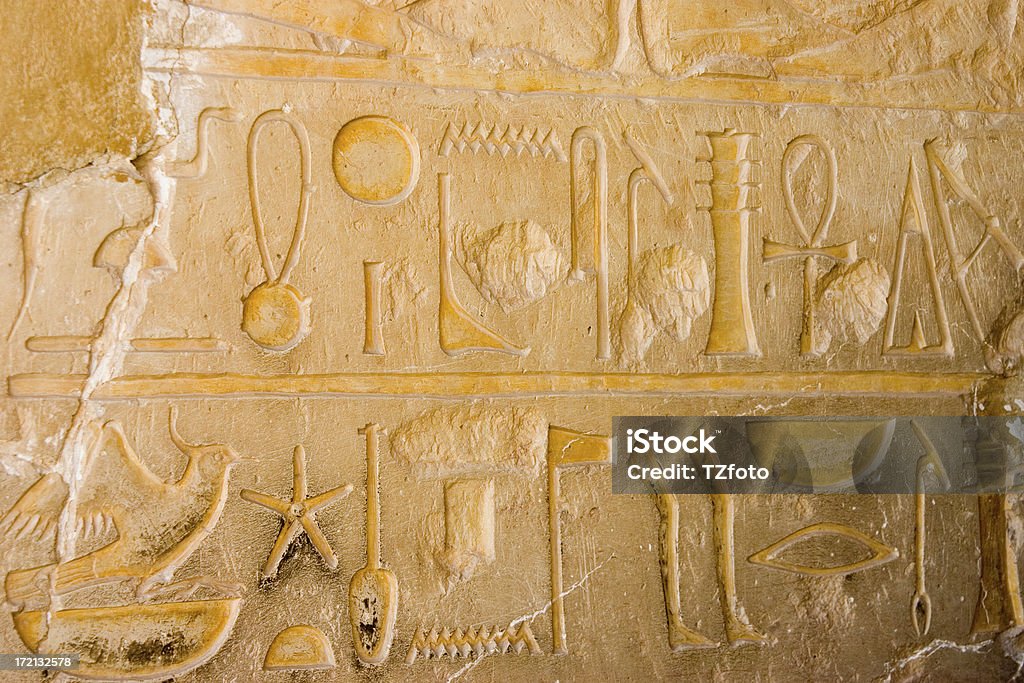 Стена с Hieroglyphs - Стоковые фото Ramses III роялти-фри