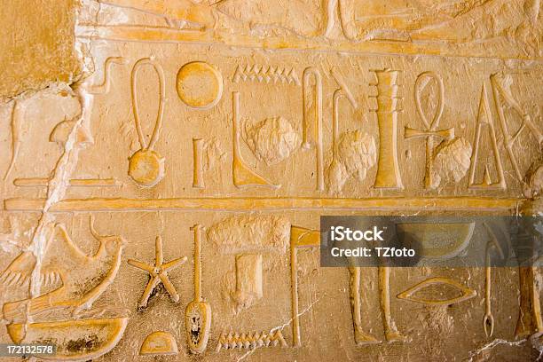 Стена С Hieroglyphs — стоковые фотографии и другие картинки Ramses III - Ramses III, Алфавит, Археология