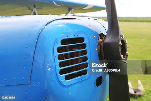 Foto de Pequeno Avião Nariz e mais fotos de stock de Aeroporto - Aeroporto, Antena - Equipamento de telecomunicações, Asa de aeronave