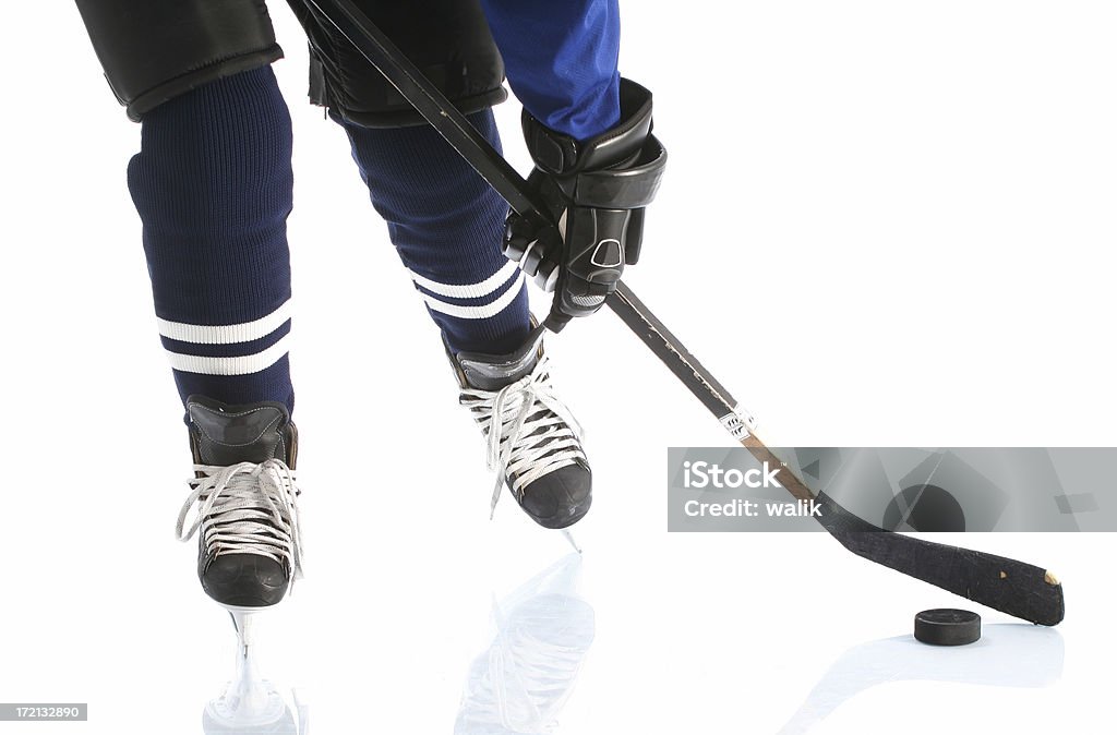 Zbliżenie na hockey player nogi - Zbiór zdjęć royalty-free (Agresja)