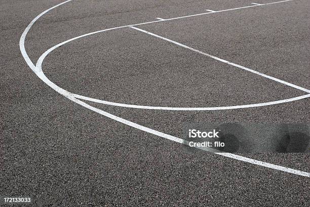 Calle De Básquetbol Foto de stock y más banco de imágenes de Pistas - Pistas, Baloncesto, Línea recta