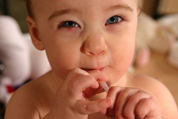 igitt - eating obsessive child toddler stock-fotos und bilder