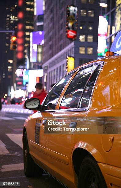 Foto de Taxicab Na Times Square e mais fotos de stock de Estado de Nova York - Estado de Nova York, New York City, Primeiro plano