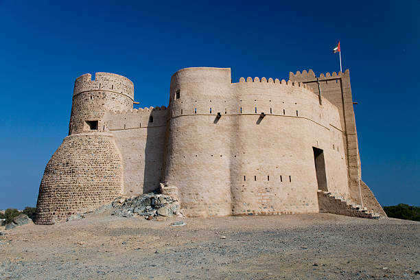 festung von fujairah, vereinigte arabische emirate - fujairah stock-fotos und bilder