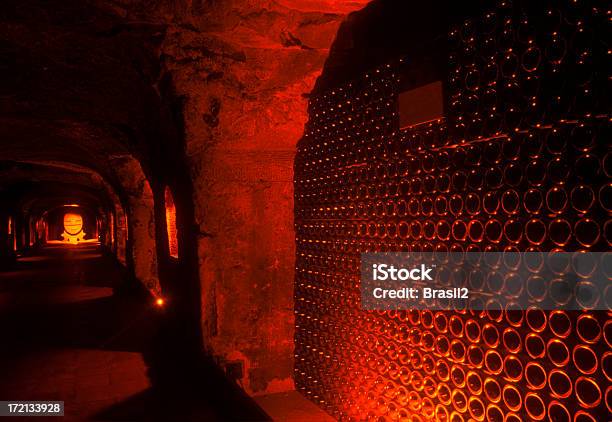 Photo libre de droit de Cave À Vin banque d'images et plus d'images libres de droit de Champagne - Champagne, Cave, Cave à vin