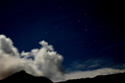 An night image of the famos constellation southern cross (right hand) and the constellation centaur