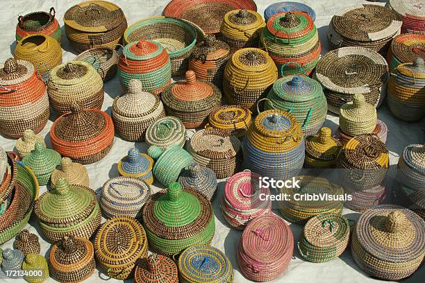 Feitos À Mão Coloridoseagrass Cestos - Fotografias de stock e mais imagens de Angola - Angola, Arte, Cesto