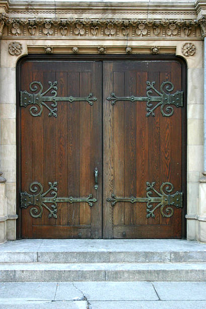 istock Old Church Door 172134034