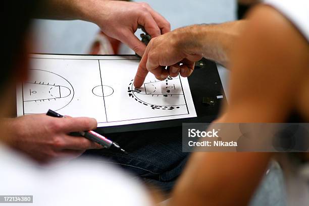 Баскетбол Стратегии — стоковые фотографии и другие картинки Баскетбол - Баскетбол, Стратегия, Тренер