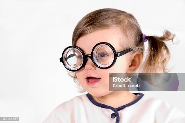 Niño Con Gafas Divertido Foto de stock y más banco de imágenes de 12-17 meses - 12-17 meses, Bebé, Blanco - Color