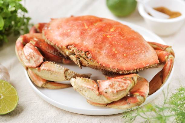 istock Boiled crab with lime , garlic and seasoning 1721393948
