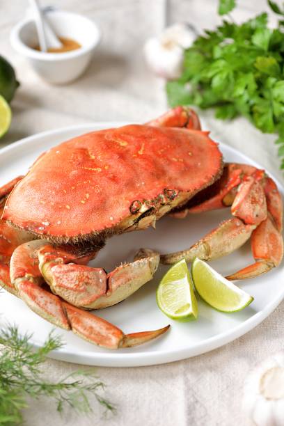 istock Boiled crab with lime , garlic and seasoning 1721393951