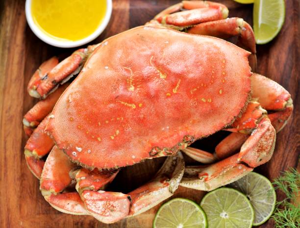 istock Boiled crab with lime , garlic and seasoning 1721394473