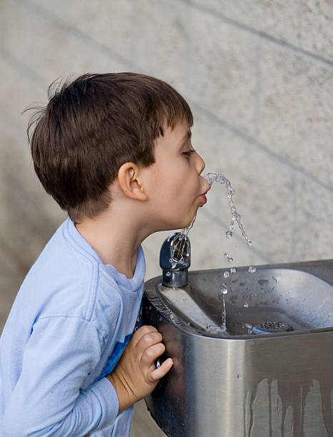 istock Kid and Water Fountain 172140397