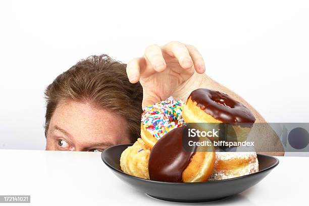 Dependência De Donuts - Fotografias de stock e mais imagens de Adulto - Adulto, Alcançar, Alimentação Não-saudável