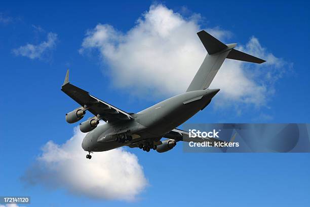 Foto de Avião Cargueiro Militar e mais fotos de stock de Deslizar - Deslizar, Navio cargueiro, Alto contraste