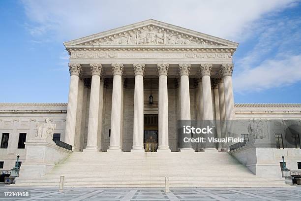 Foto de Supremo Tribunal Dos Estados Unidos e mais fotos de stock de Palácio de justiça - Palácio de justiça, Exterior de Prédio, Domínio