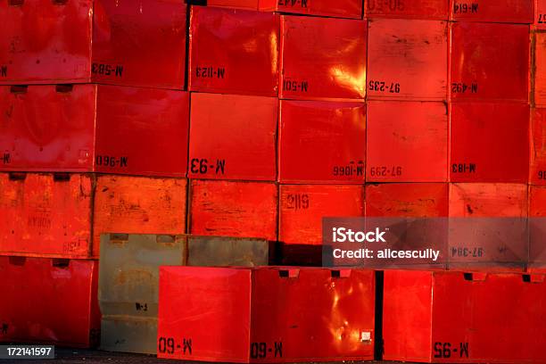 Vermelho Recipientes - Fotografias de stock e mais imagens de Armazém de Distribuição - Armazém de Distribuição, Caixa, Contentor de Carga