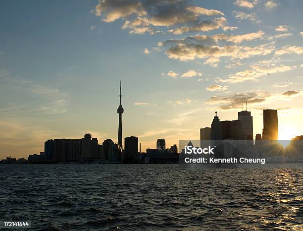 Panoramę Toronto Sylwetka - zdjęcia stockowe i więcej obrazów Ameryka Północna - Ameryka Północna, Bez ludzi, Biurowiec